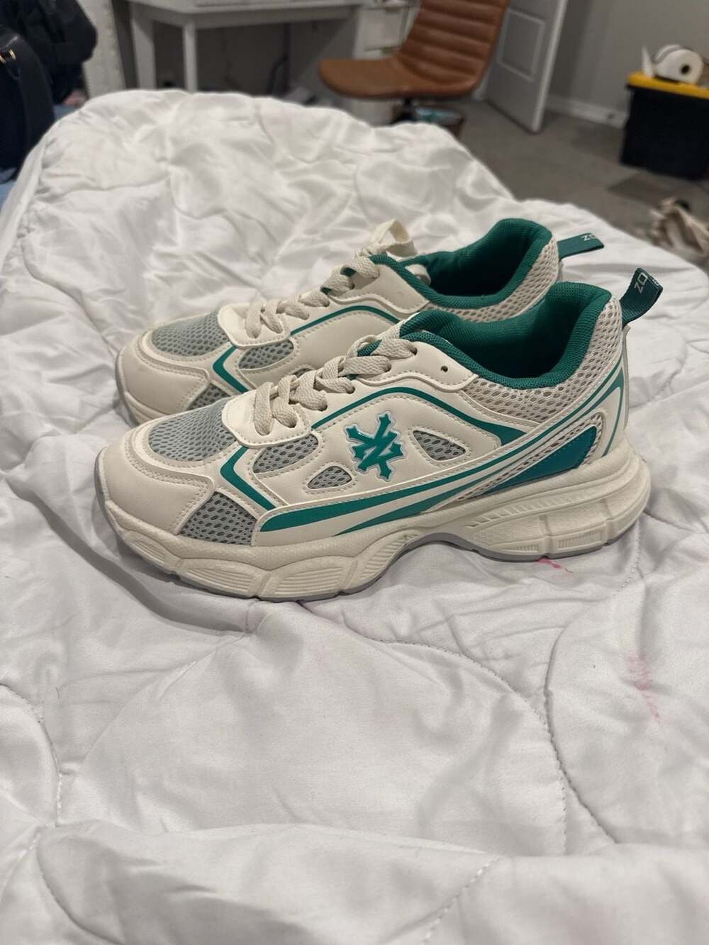 Zoo York Women's Women's Coco Teal/White 9.5- (45% Off Retail) - Picture 2 of 4